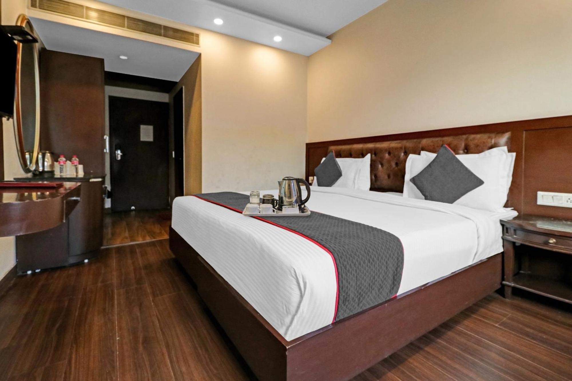 New Luxx - Near Igi Airport Hotel 3*