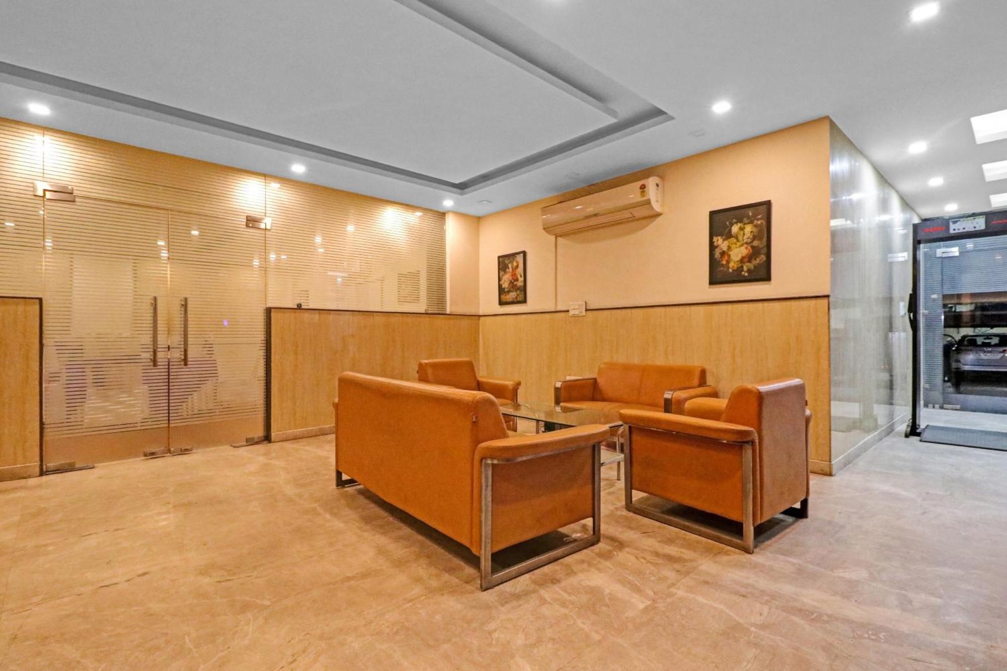 Hotel New Luxx - Near Igi Airport 3*